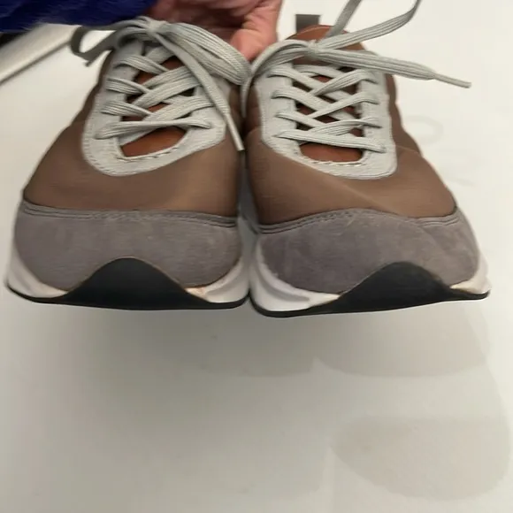 ADIDAS SHARK RUNNING SNEAKERS MENS SIZE 9.5