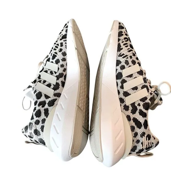 Adidas Swift Run 22 Low Dalmatian Sneakers Running Womens Size 7 Black White New