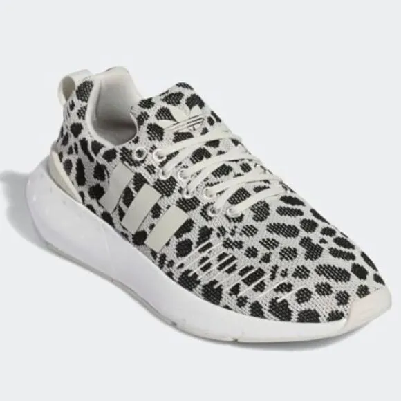 Adidas Swift Run 22 Low Dalmatian Sneakers Running Womens Size 7 Black White New