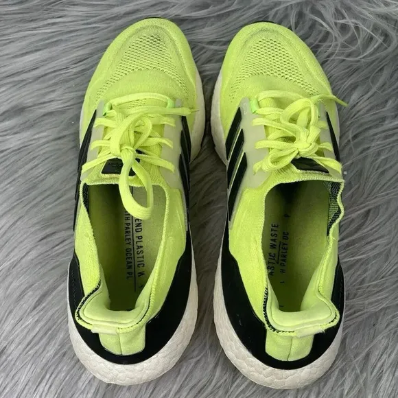 Adidas UltraBoost 22 Mens Size 11.5 Solar Yellow Black Athletic Running Sneakers