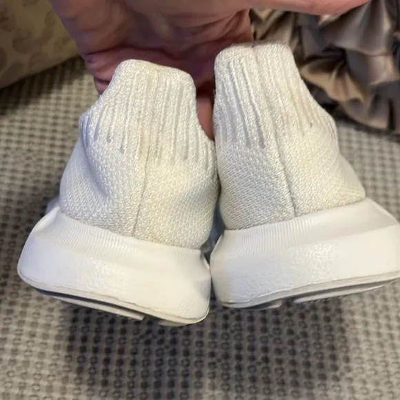 Adidas Woman’s Swift Run Shoes White Sneakers Sz 7.5