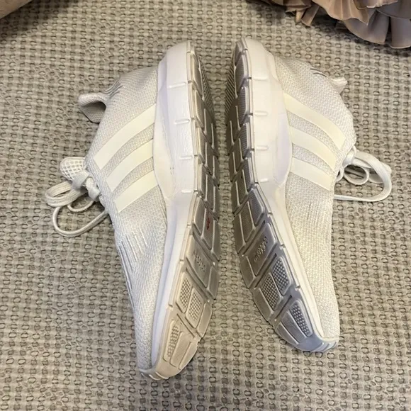 Adidas Woman’s Swift Run Shoes White Sneakers Sz 7.5