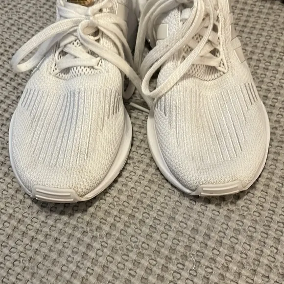 Adidas Woman’s Swift Run Shoes White Sneakers Sz 7.5