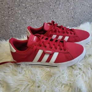Adisias Daily 3.0 Men's Red And White Sneakers GY8116, Size 10