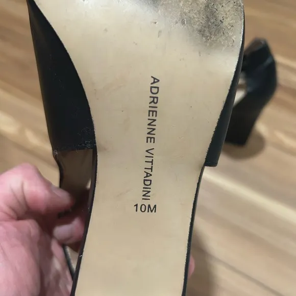 Adrienne Vittadini Black Leather Chuncky   Heeled Open Toe Sandals Size 10