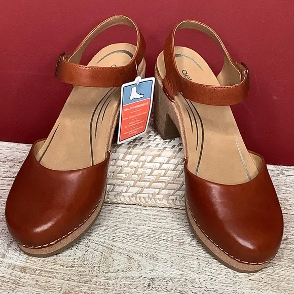 AETREX Finley NWT Size40 Cognac Babydoll Cork Platforms Arch Support Memory Foam