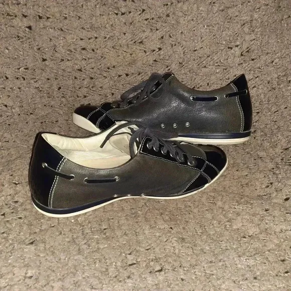 AGL-Attilio Guisti Leombruni-Gray/Black Leather Sporty Sneakers-Sz 38-Excellent