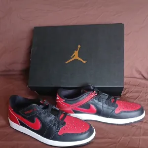 Air Jordan 1 Low Flyease Sneakers