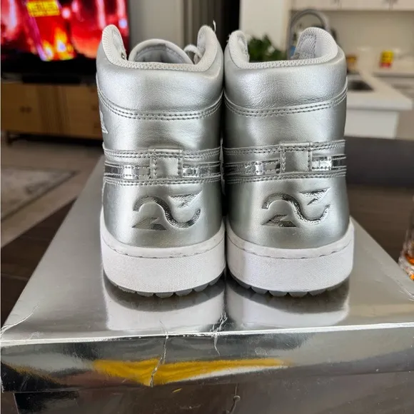Air Jordan 1 Silver High-Top Golf