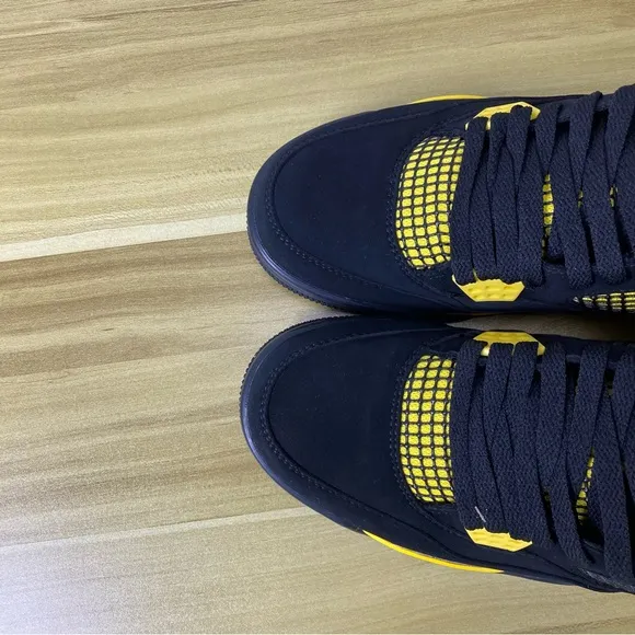 Air Jordan 4 Retro Thunder Black/Yellow Sneakers Size M7.5/ W9 (Pre-owned)