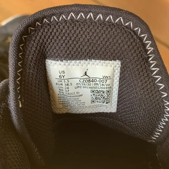 Air Jordan Mid Youth Sneaker