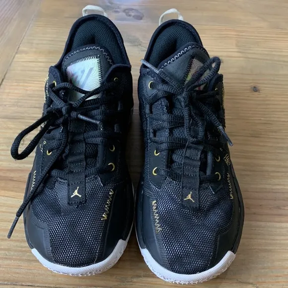 Air Jordan Mid Youth Sneaker