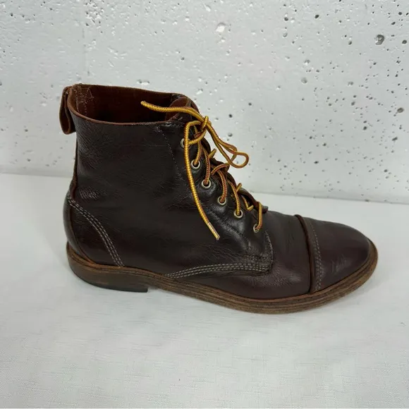 Allen Edmonds Men’s size 10 Normandy Brown Leather Cap Toe Boots