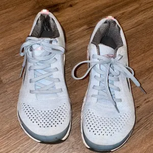 Altra light blue Paradigm 4.5 road running sneakers size- 9