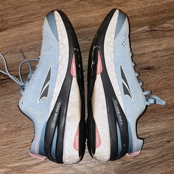 Altra light blue Paradigm 4.5 road running sneakers size- 9