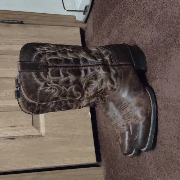 &quot;Laredo&quot; Brand. Brown Western Cowboy Boots with Intricate Stitching
