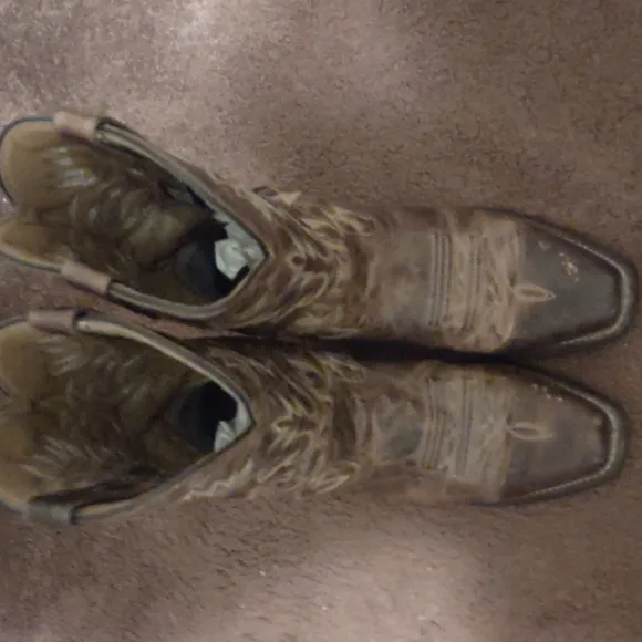&quot;Laredo&quot; Brand. Brown Western Cowboy Boots with Intricate Stitching
