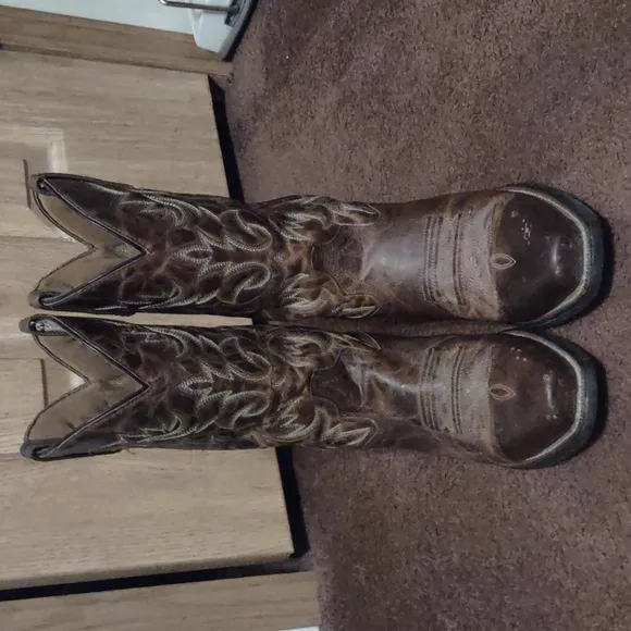 &quot;Laredo&quot; Brand. Brown Western Cowboy Boots with Intricate Stitching