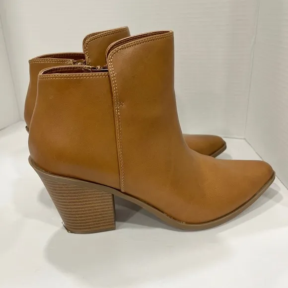 a.n.a Womens Dutch Stacked Heel BootiesSize:‎ 11. Color: Brown