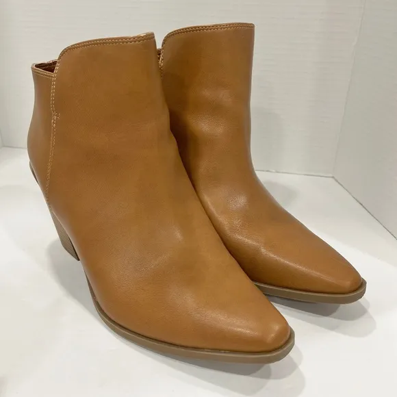 a.n.a Womens Dutch Stacked Heel BootiesSize:‎ 11. Color: Brown