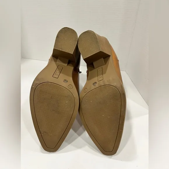 a.n.a Womens Dutch Stacked Heel BootiesSize:‎ 11. Color: Brown