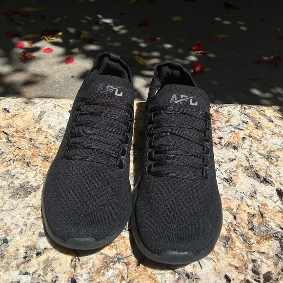 APL: Athletic Propulsion LabsTechLoom Breeze Sneakers black/black women size7.5