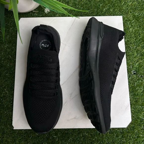 APL: Athletic Propulsion LabsTechLoom Breeze Sneakers black/black women size7.5