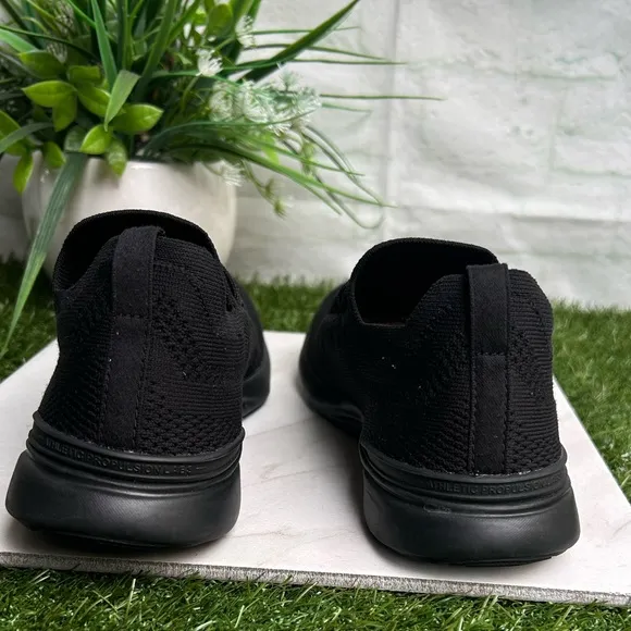 APL: Athletic Propulsion LabsTechLoom Breeze Sneakers black/black women size7.5
