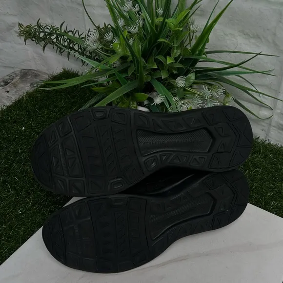 APL: Athletic Propulsion LabsTechLoom Breeze Sneakers black/black women size7.5