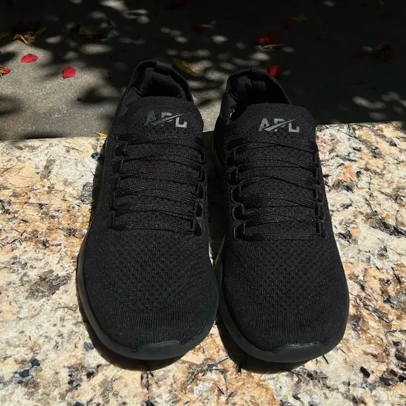APL: Athletic Propulsion LabsTechLoom Breeze Sneakers black/black women size7.5