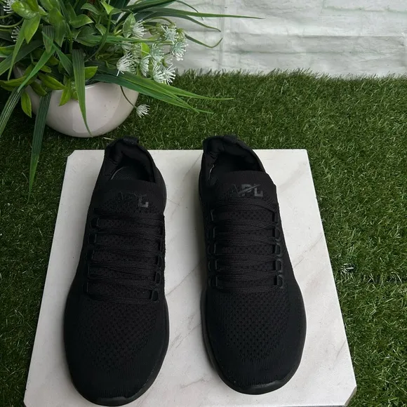 APL: Athletic Propulsion LabsTechLoom Breeze Sneakers black/black women size7.5