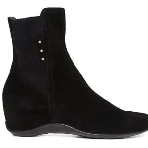 Aquatalia Black Weatherproof Suede Versus Ankle Boots/Booties Sz. 7