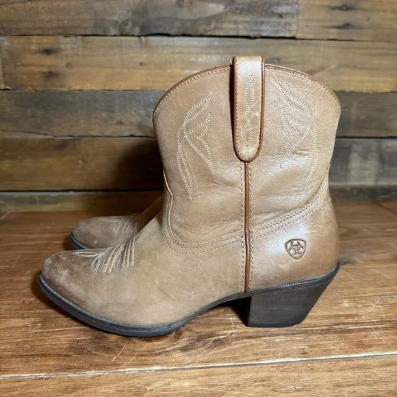 ARIAT WOMEN'S DARLIN WESTERN BOOTS - ROUND TOE size 8.5