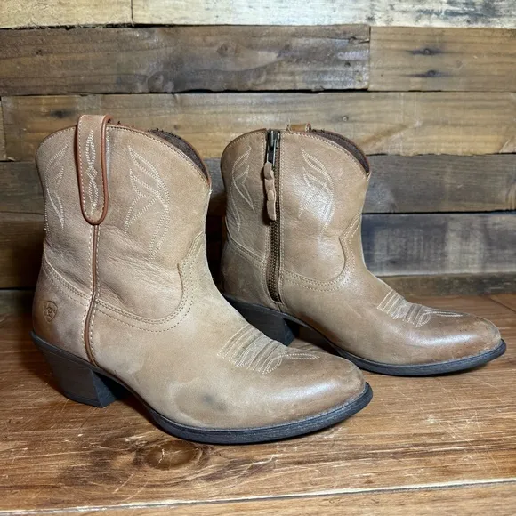 ARIAT WOMEN'S DARLIN WESTERN BOOTS - ROUND TOE size 8.5