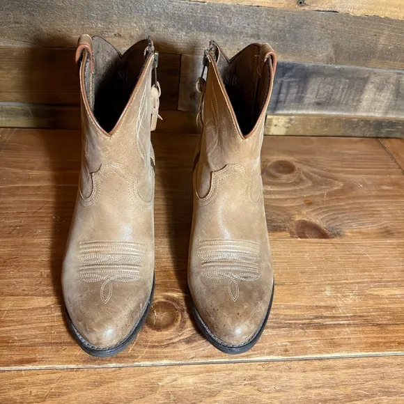 ARIAT WOMEN'S DARLIN WESTERN BOOTS - ROUND TOE size 8.5