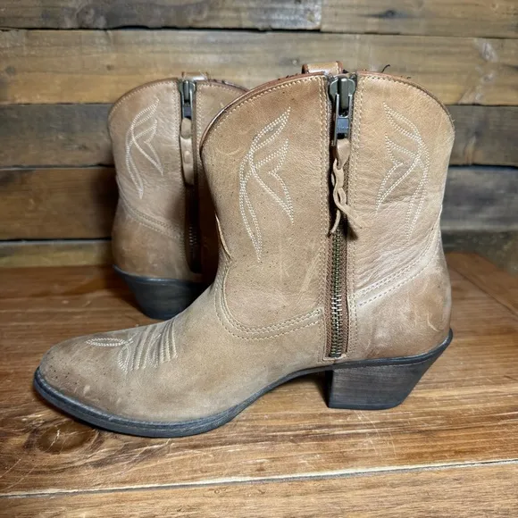 ARIAT WOMEN'S DARLIN WESTERN BOOTS - ROUND TOE size 8.5