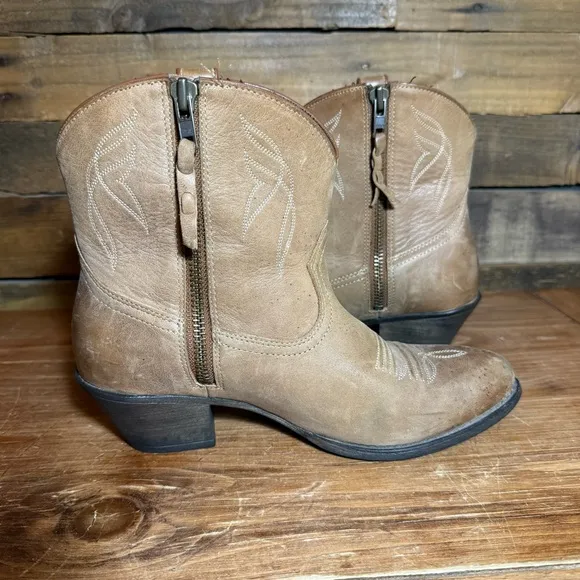 ARIAT WOMEN'S DARLIN WESTERN BOOTS - ROUND TOE size 8.5