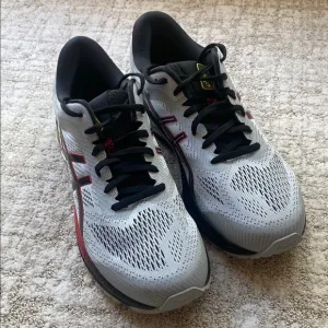 Asics Gel-Kayano 26 White and Black Athletic Shoes