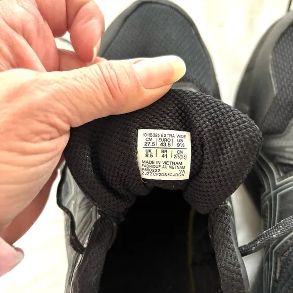 ASICS Gel Venture 8 Black running Sneakers SZ 9.5 NWOT