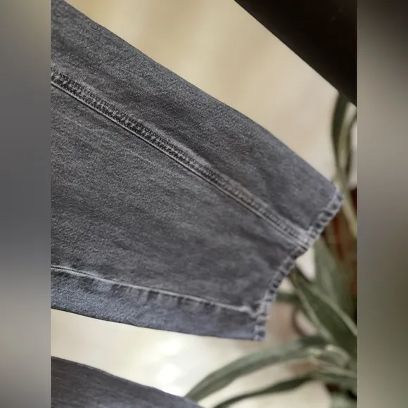 Aster Straight Leg Jeans NWOT ridge grey