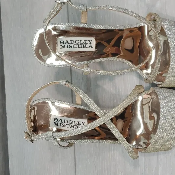 Badgley Mischka Womens Ebiza Metallic Heels Sandals Shoes sz 7