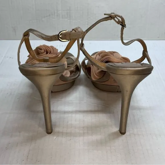 BADGLEY MISCHKA Randee Nude CHAMPAGNE RAW SATIN RUFFLE SANDALS, 10
