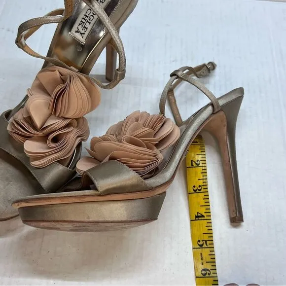 BADGLEY MISCHKA Randee Nude CHAMPAGNE RAW SATIN RUFFLE SANDALS, 10