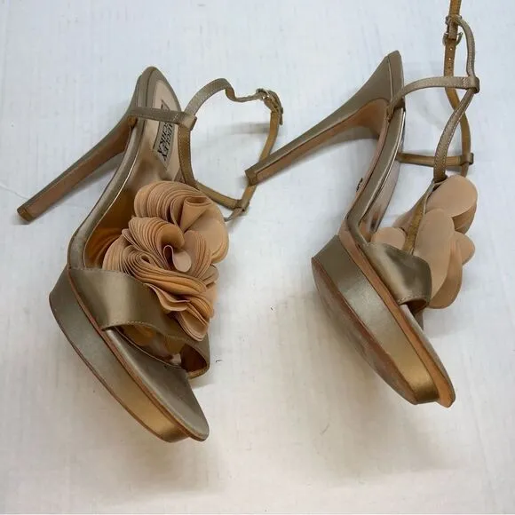 BADGLEY MISCHKA Randee Nude CHAMPAGNE RAW SATIN RUFFLE SANDALS, 10