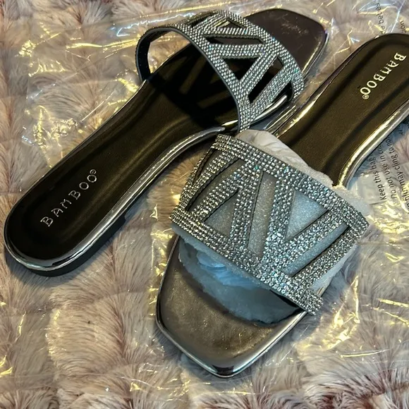 BAMBOO slide on Beautiful Shoes size 7