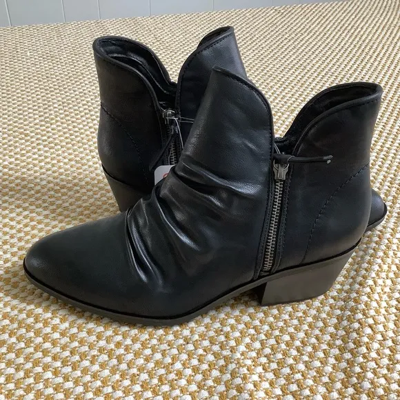 Baretraps serenity Ankle boots  size 11 NWT
