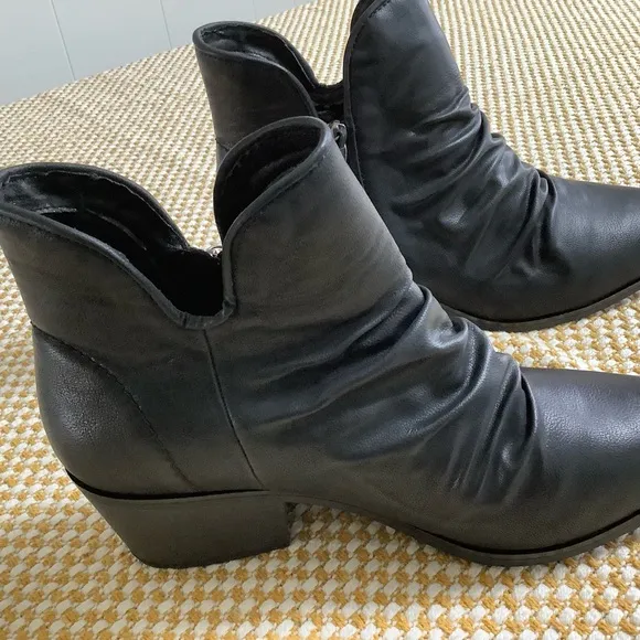 Baretraps serenity Ankle boots  size 11 NWT