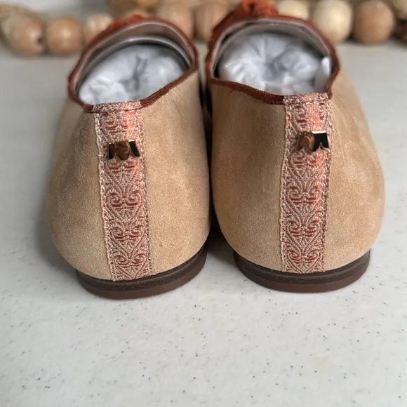Birdies Heron Flat Color Carmelo Suede Tassel Sz 7