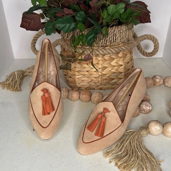 Birdies Heron Flat Color Carmelo Suede Tassel Sz 7