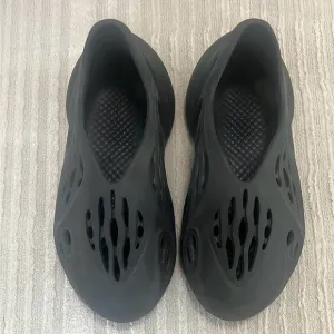 Black Slip-On Foam Shoes adidas Yeezy unisex